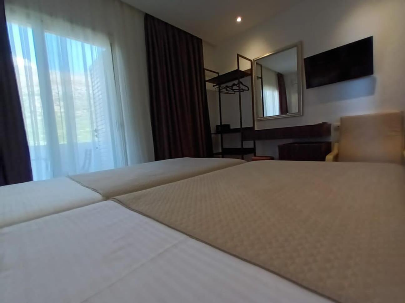 Hotel Relax Dhërmi Eksteriør billede