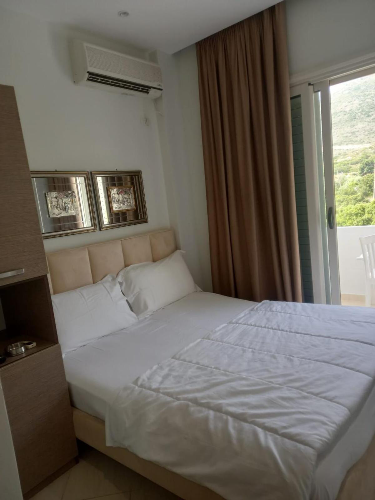 Hotel Relax Dhërmi Eksteriør billede