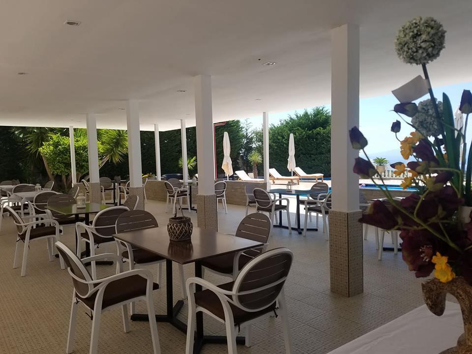 Hotel Relax Dhërmi Eksteriør billede